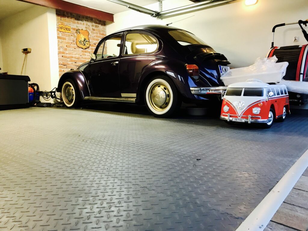 Garaje para coches pequeños y grandes, Polonia